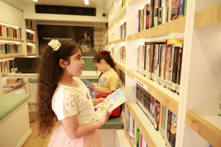 Osmangazi Belediyesi, çocuklara kitap ve tarih sevgisi aşılıyor
