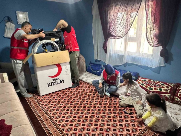 Kızılay’dan özel bireylere tekerlekli sandalye desteği