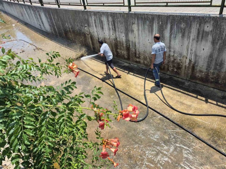 Marmaris Belediyesi’nden derelerde temizlik mesaisi
