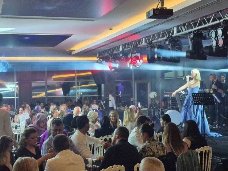 Ferhat Göçer ve Ömür Gedik’ten konser