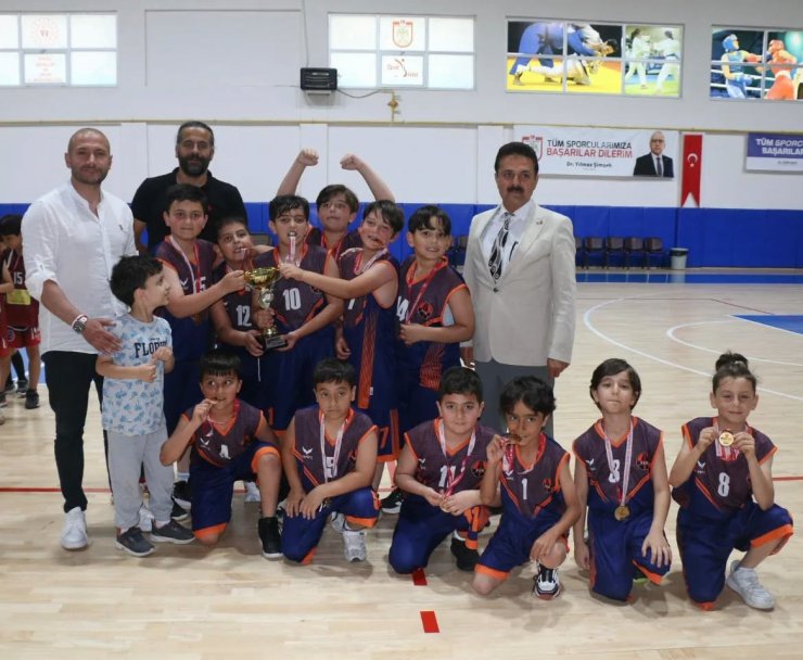 Minik devler parkede kıyasıya yarıştı