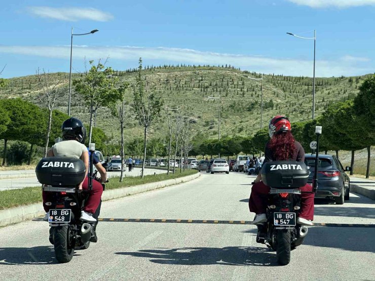 Çankırı’da YKS’ye geç kalan adayların yardımına zabıta ekipleri yetişti