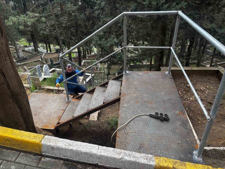 Mezarlıklarda erişim ve güvenlik artırılıyor