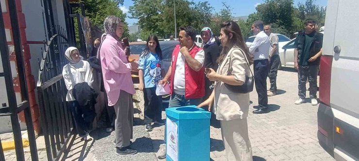 YKS sonrası anlamlı dayanışma: Kalem ve silgiler köy okullarına ulaştırılacak