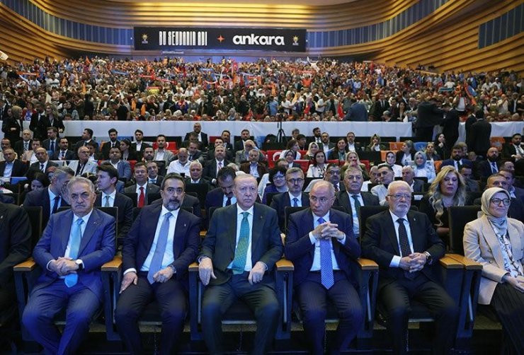 Cumhurbaşkanı Erdoğan: "Siyasi rakiplerimiz koltuk kavgası verirken biz Türkiye’yi geleceğe hazırlamanın mücadelesini veriyoruz"