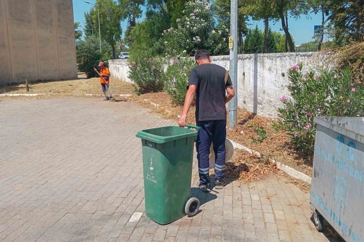 Efeler Belediyesi’nden gıda çarşısında temizlik çalışması