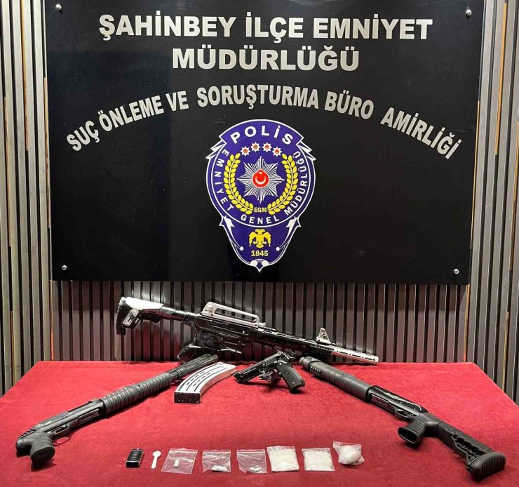 Gaziantep’te 4 afet ruhsatsız silah ele geçirildi: 2 gözaltı