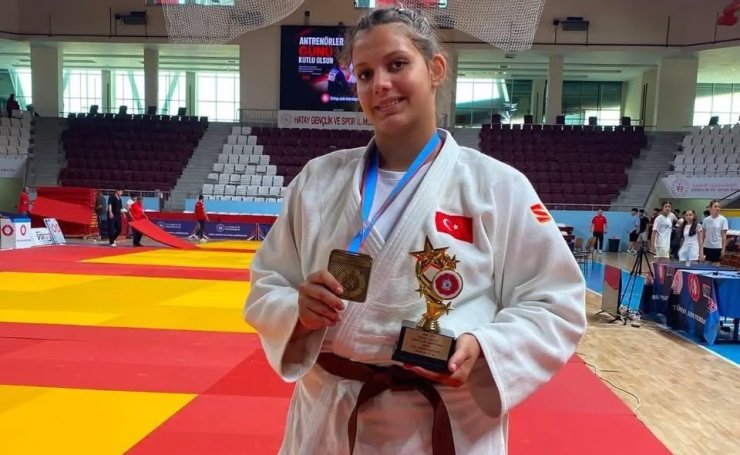 Salihlili Hira Kılkış Türkiye Şampiyonu oldu