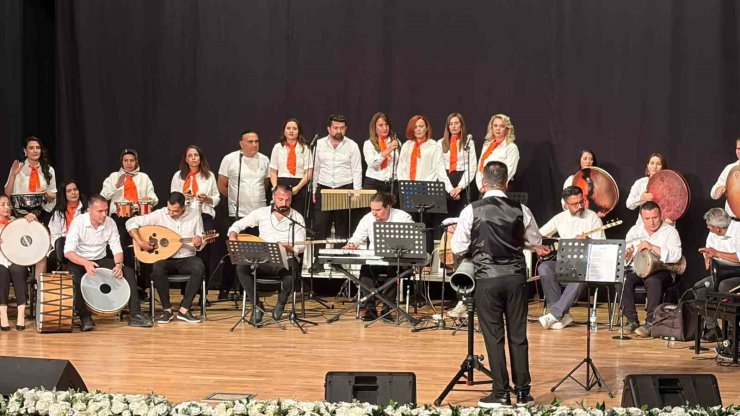 Kayseri’de talasemi hastaları ve aileler konserde moral buldu
