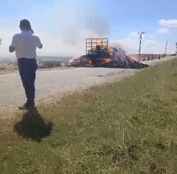 Lüleburgaz’da saman balyası yüklü römorkta yangın