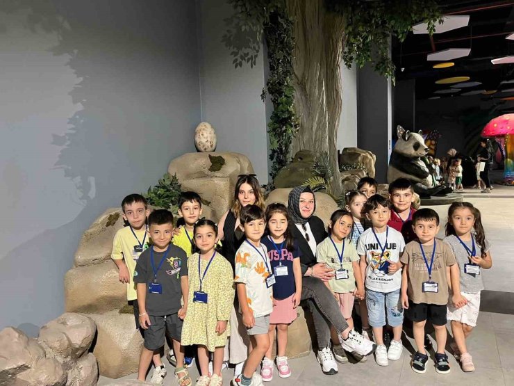 Minikler keşif ormanı ve ışıklı masal sergisine hayran kaldı