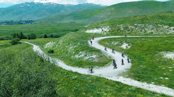 Erzurum’un "Demir Atlıları" yollara çıktı: Her hafta sonu yeni bir rota, yeni bir macera