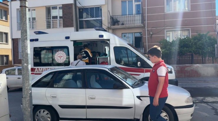 Benzin doldurulan motorlu tırpan alev aldı, çıkan yangında 2 kişi dumandan etkilendi