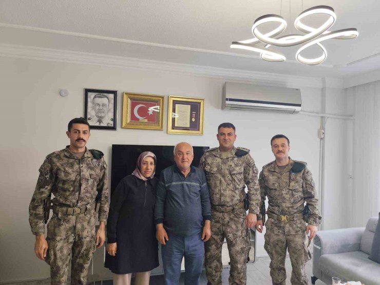 Hatay polisinden şehit ailelerine babalar günü ziyareti
