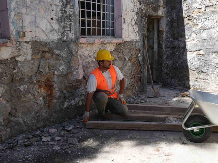 Akçakoca tarihi cezaevi kütüphaneye dönüşüyor