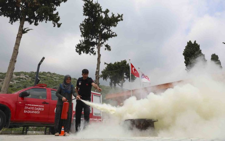 Mersin’de kadın üreticilere yangın güvenliği eğitimi