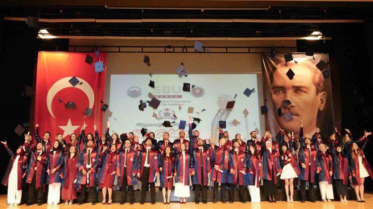 Bursa Tıp Fakültesi ilk mezunlarını verdi