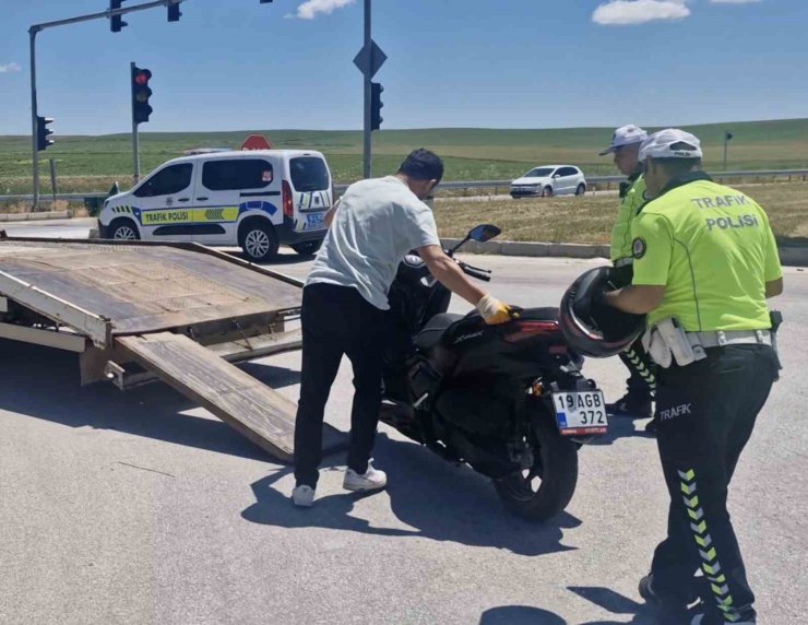 Çorum’da motosiklet ile otomobil çarpıştı: 1 yaralı
