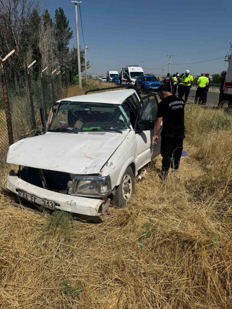 Diyarbakır’da pikap yoldan çıkıp takla attı: 7 yaralı