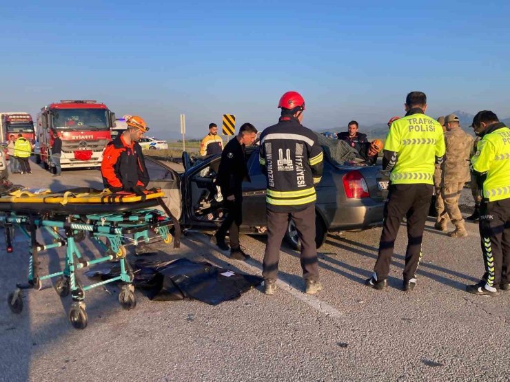 Erzurum’da otomobil kamyonete çarptı: 3 ölü, 3 yaralı