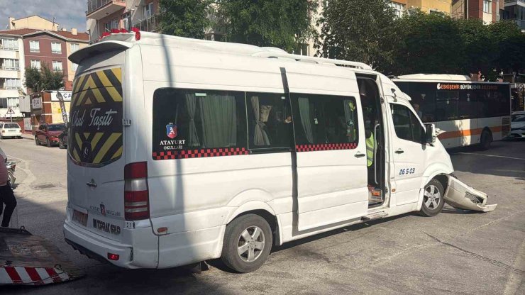 Biri işçi servisi toplam 4 aracın karıştığı kazada 9 kişi yaralandı