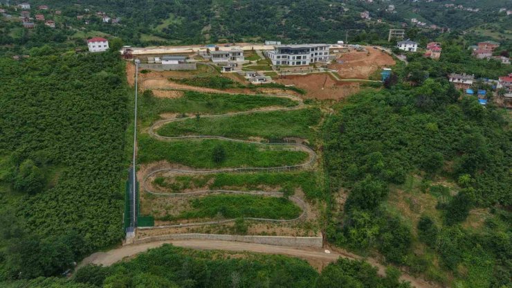 40 kilometre hız, 850 metrelik parkur; Karadeniz’in en uzun dağ kızağı Trabzon’da hizmete giriyor