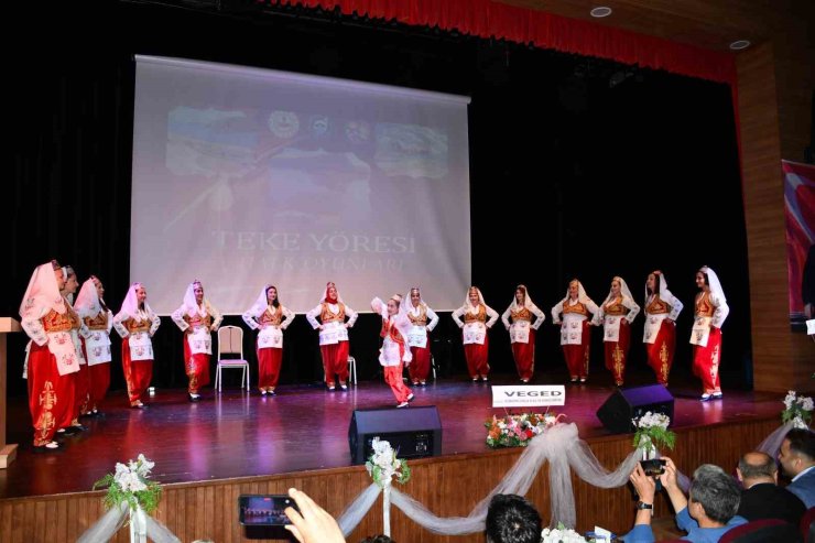 Vezirköprü’de Türk Halk Oyunları Gösterisi