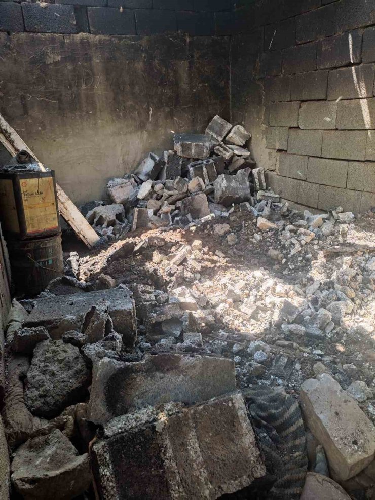 Yüksekova’da odunluk ve garaj yangını