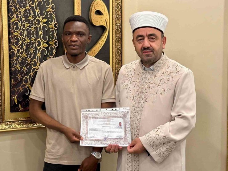 Müslüman olan Zambiyalı Singoma Musa ismini aldı