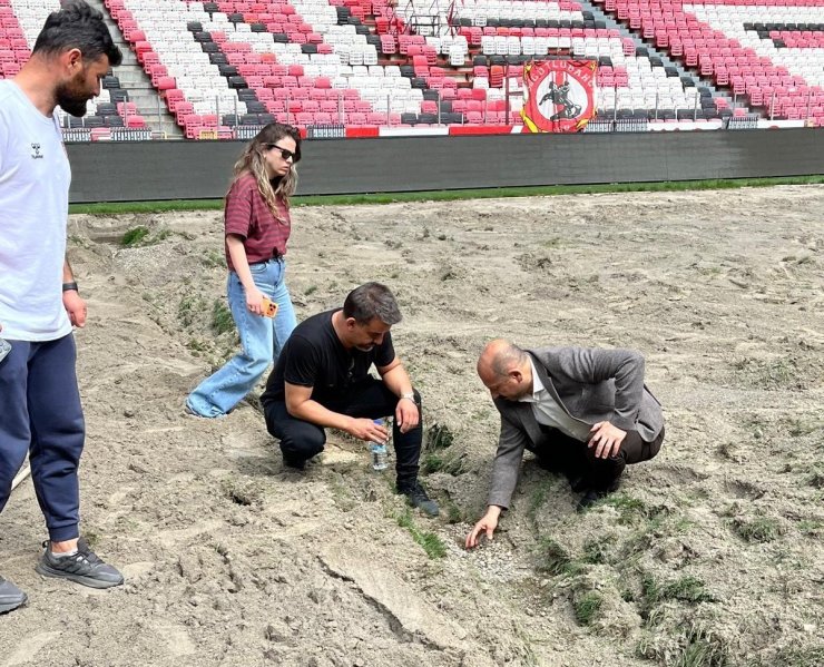 Samsun 19 Mayıs Stadı’nın zemini yeni sezona hazırlanıyor