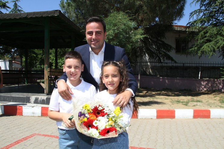Kula’da 5 bin 557 öğrenci karne heyecanı yaşadı