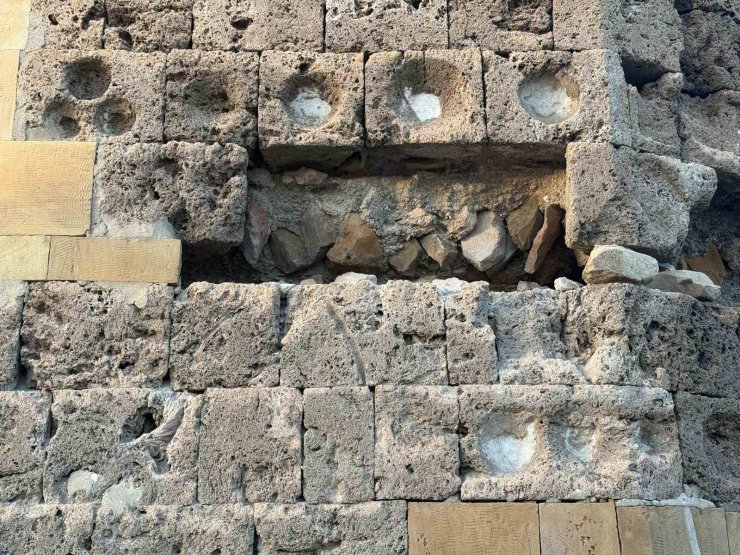 Bayburt Kent Konseyinden tarihi kaleye müdahale talebi