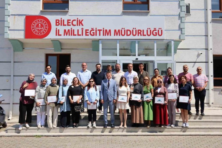 Bilecik’te Harezmi öğretmenlerine sertifika verildi