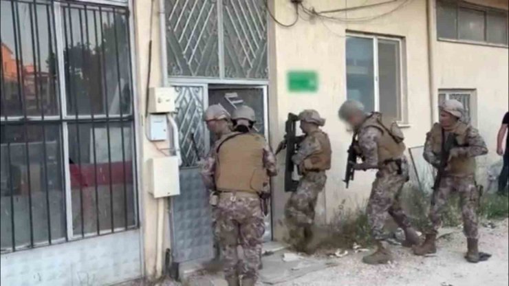 Daltonların adını kullanan örgüte büyük darbe...Evi böyle kurşunlayıp kaydettiler, polis çok geçmeden çökertti...