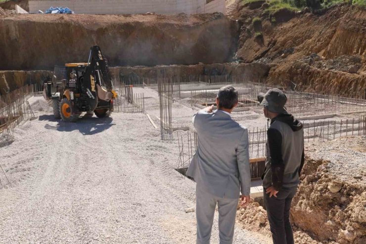 Bayburt’ta yapımı devam eden okul inşaatlarında çalışmalar sürüyor