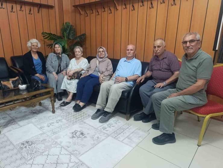 Emekli öğretmenler öğrencileriyle buluştu