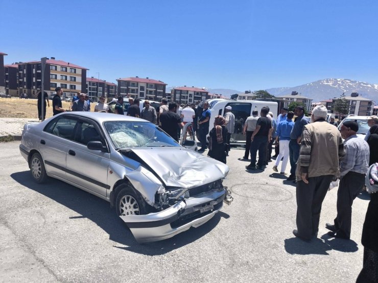 Erzincan’da maddi hasarlı trafik kazası