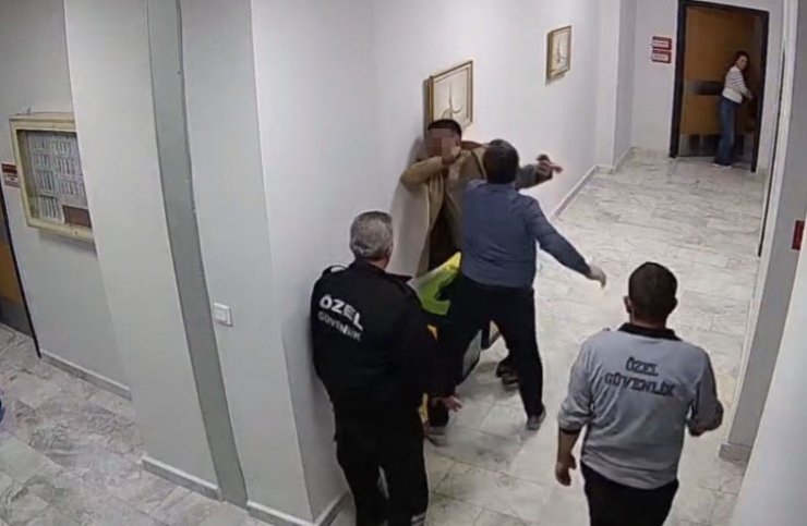Personeli darbeden hastane müdürü açığa alındı