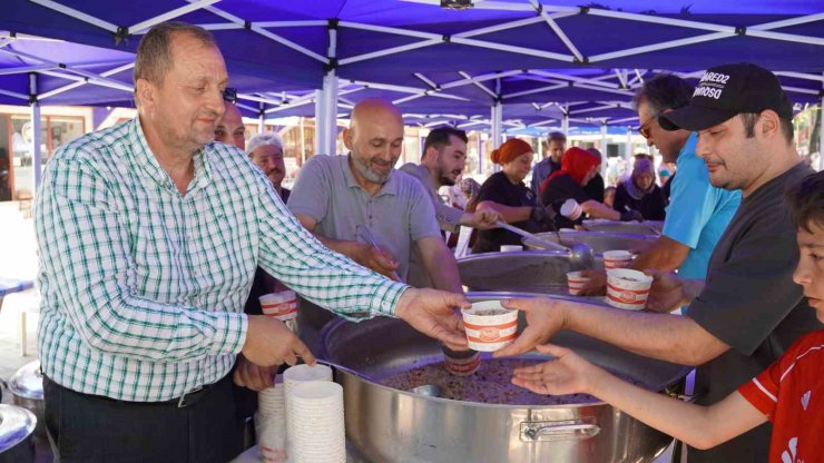 İznik’te 5 bir kişilik aşure ikramı
