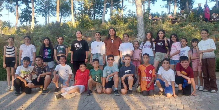 Sarıgöl’de 4 yıl boyunca okuttuğu eski öğrencileriyle buluştu