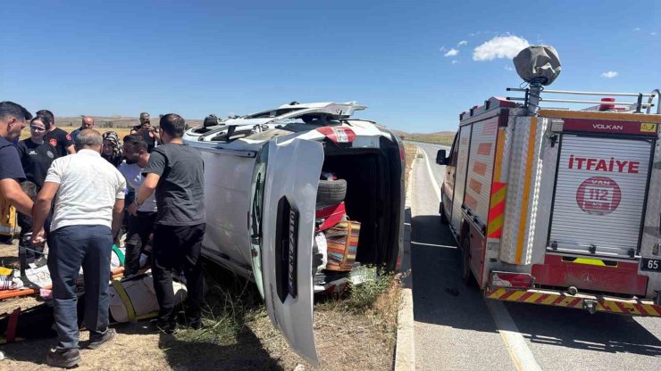 Van’da araçlar çarpıştı: 8 yaralı
