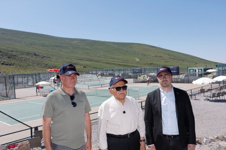 Erciyes’te 52 ülkeden bin tenisçi Dünya Tenis Turu’nda ter döktü