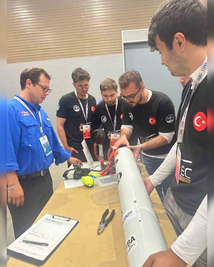 Kapsül Azak Rocket Team ABD’de dünya birincisi oldu