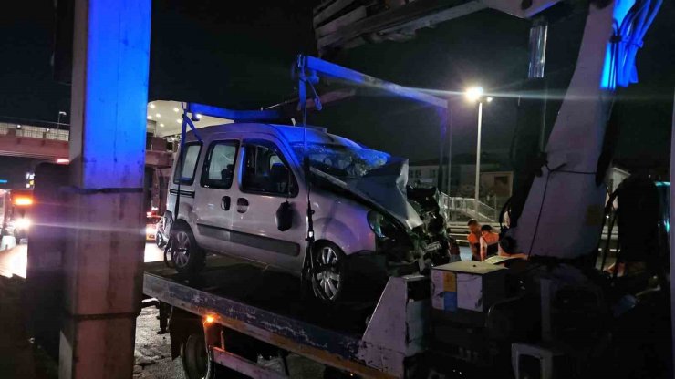 Küçükçekmece’de makas atan sürücü kazaya sebep oldu: 2 yaralı