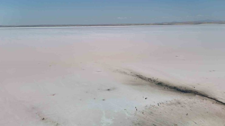 Tuz Gölü pembe renge büründü, turistler bölgeye akın etti