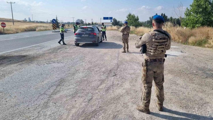 Bilecik’te jandarma denetimlerinde 73 bin 377 lira ceza kesildi