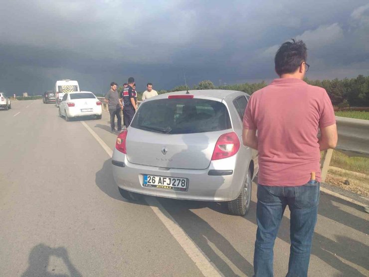 Bilecik’te otomobil bariyere çarptı: 1 yaralı
