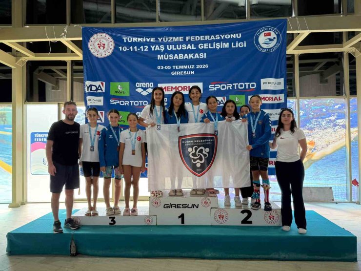 Yüzme sporunda toplam 14 madalya geldi