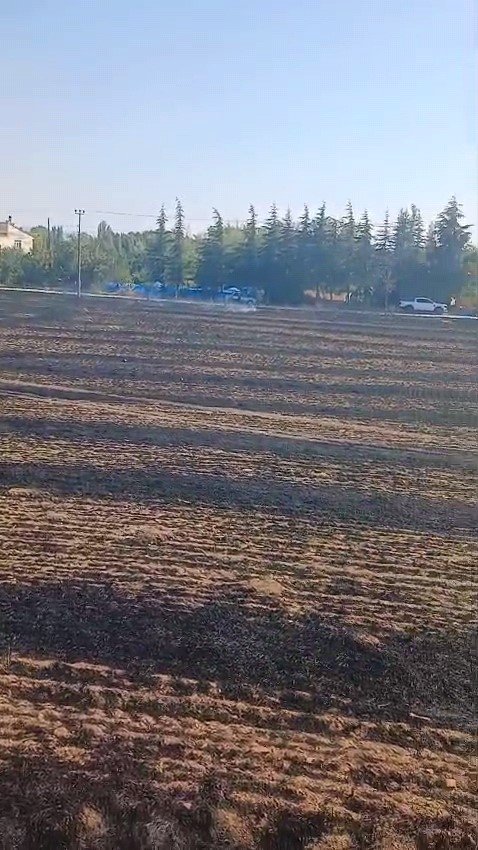 Keskin Mahallesi’ndeki ot yangını büyümeden söndürüldü
