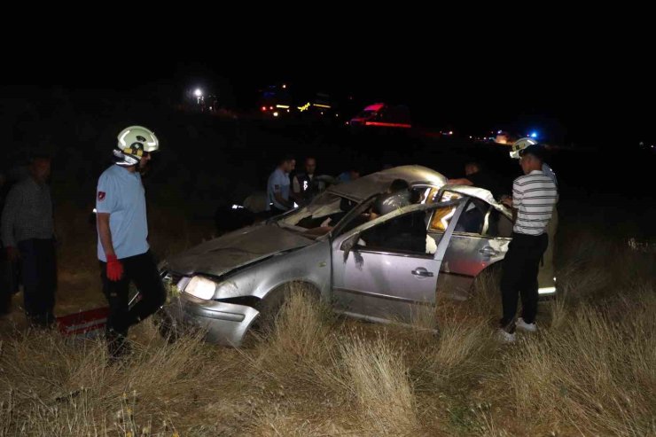 Otomobil takla atarak şarampole uçtu: 3 yaralı